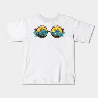 adventure enthusiast glasses Kids T-Shirt